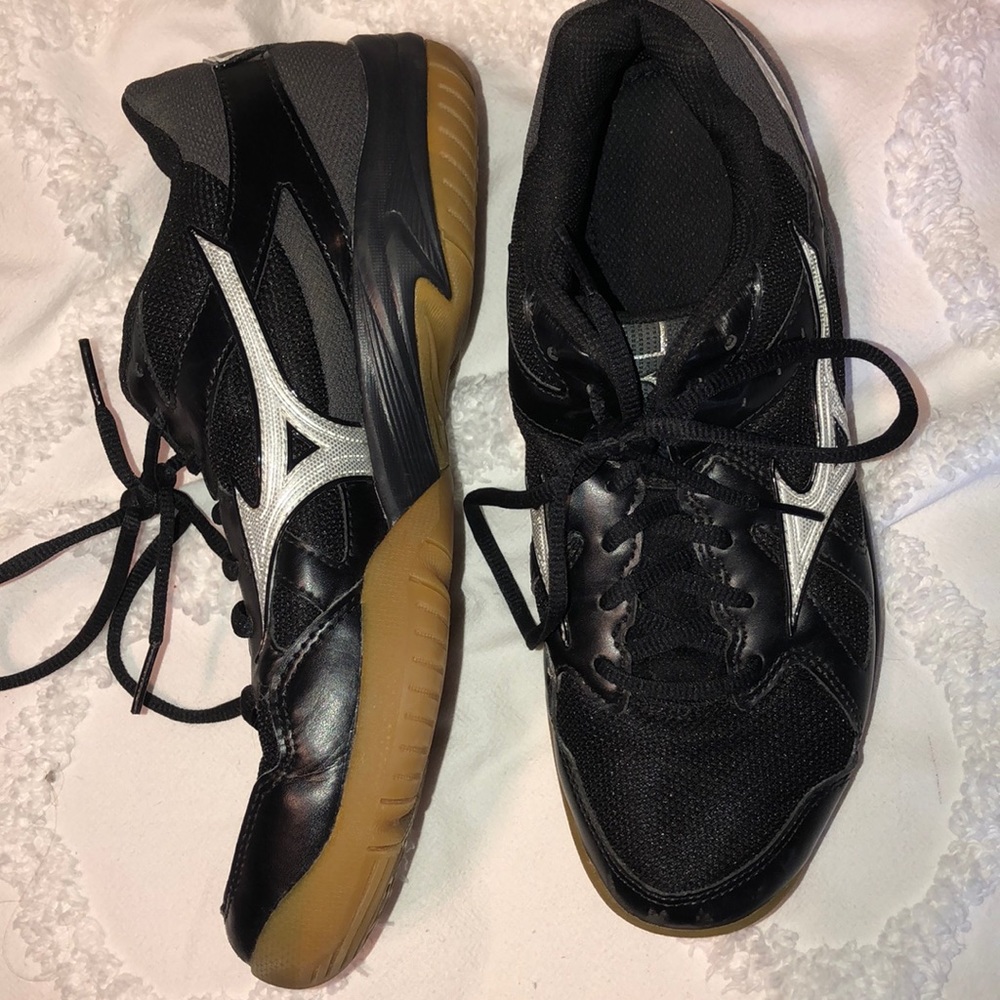 Mizuno Cyclone women’s volleyball shoes